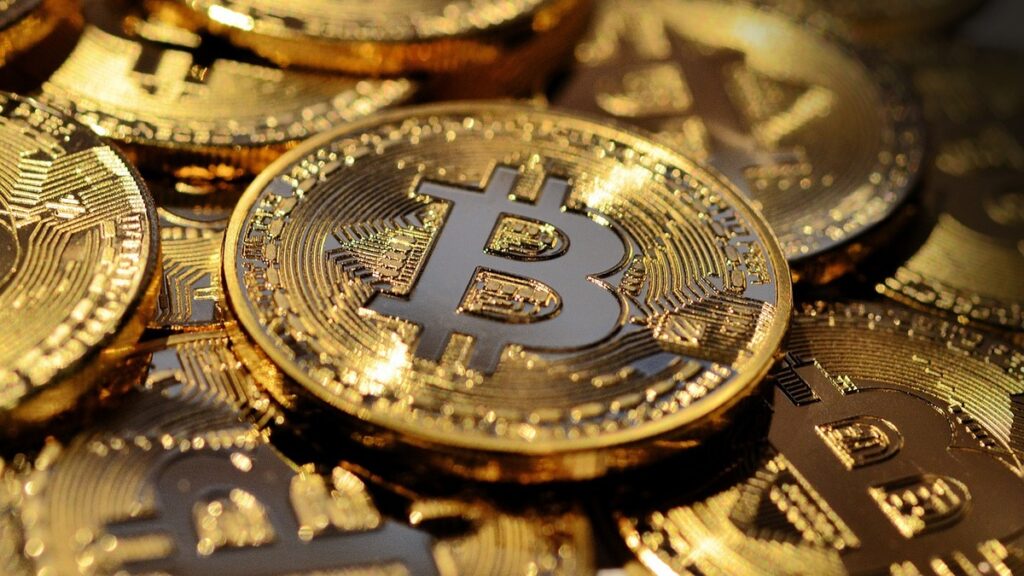 Bitcoin and Ethereum Surge: $900M in Crypto Shorts Liquidated in 24 Hours 1